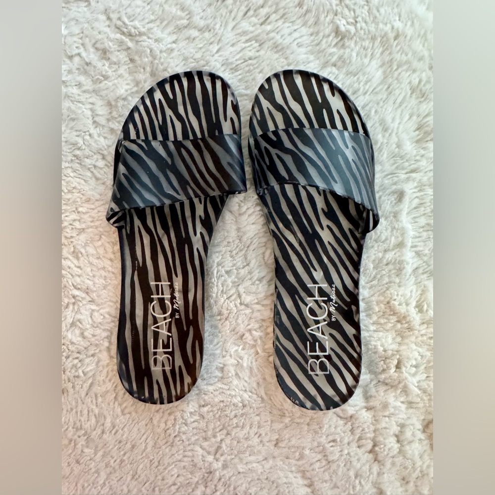 NWOT Matisse Zebra Jelly Beach Slides